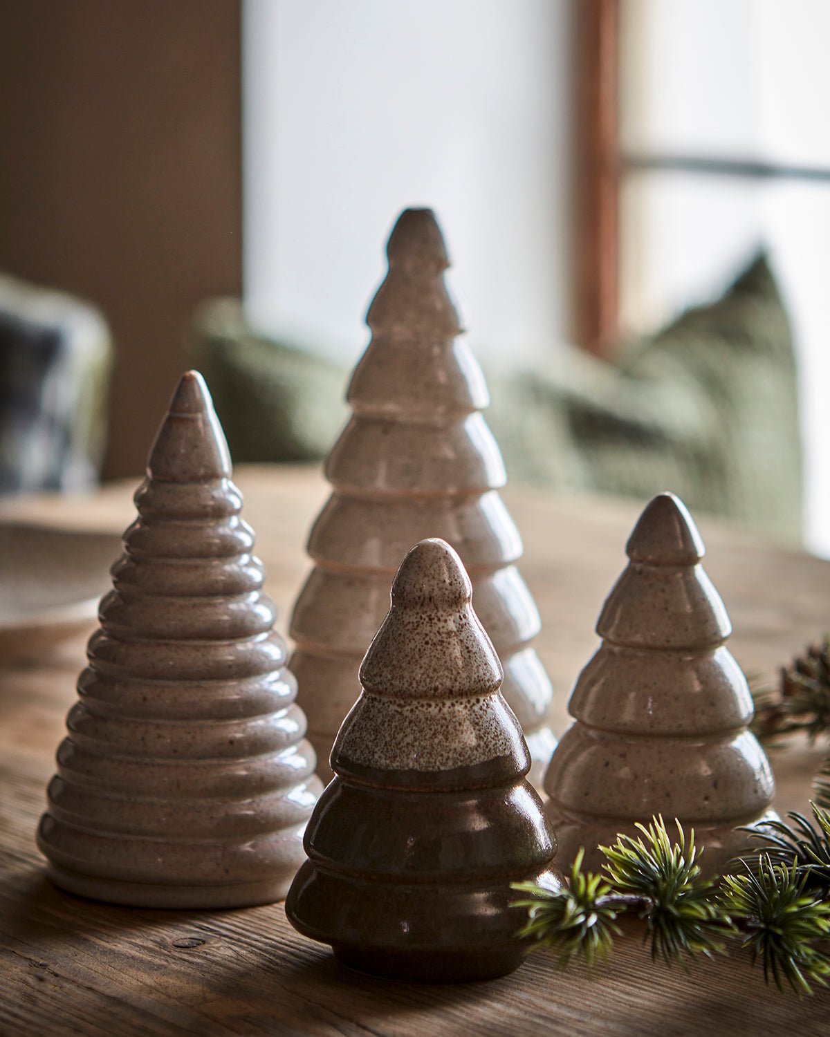 Lot de 5 petits sapins en grès - Koddel.com