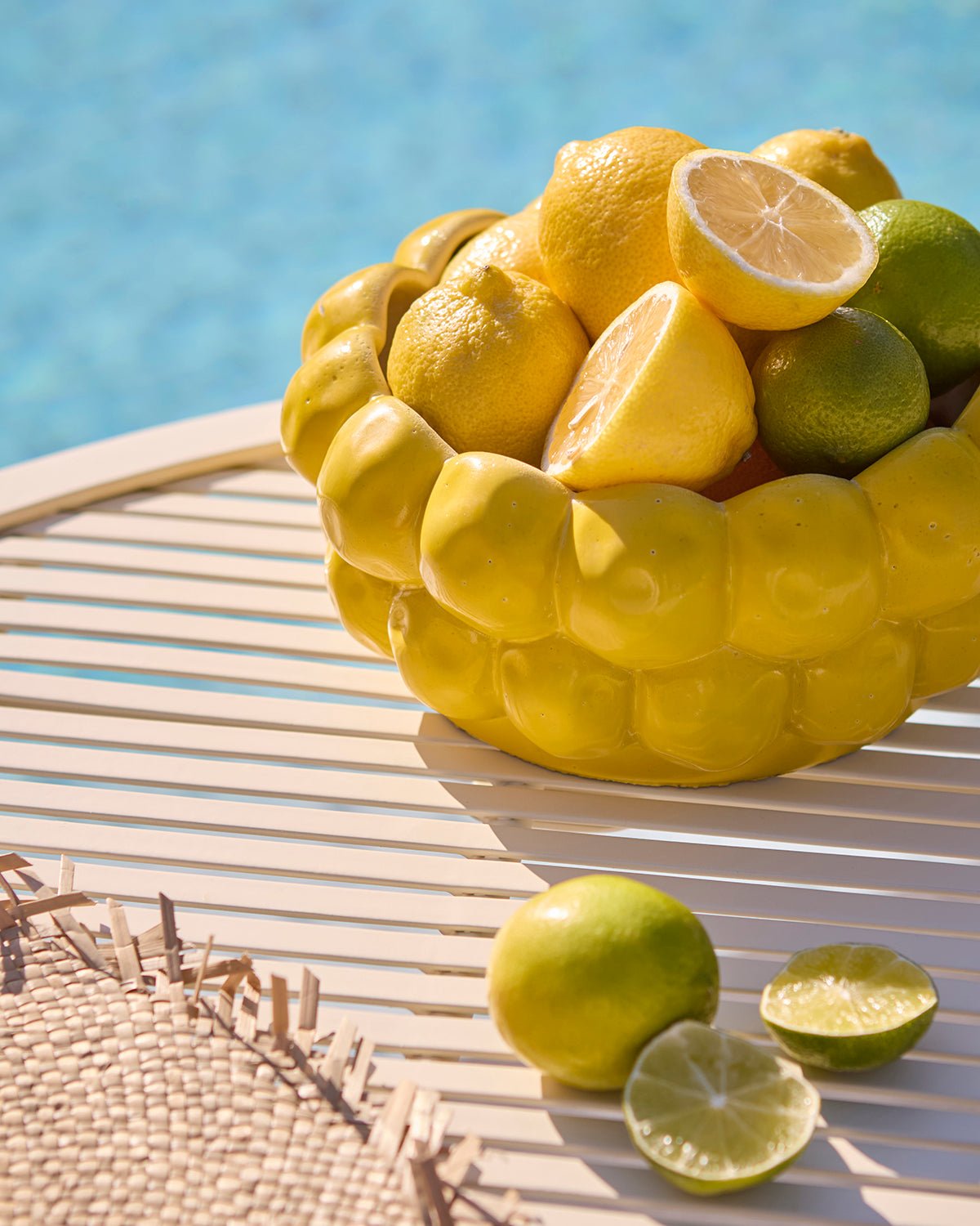 Pot décoratif en béton jaune - Forme agrume stylisée – Ø22 x H10 cm - Koddel.com