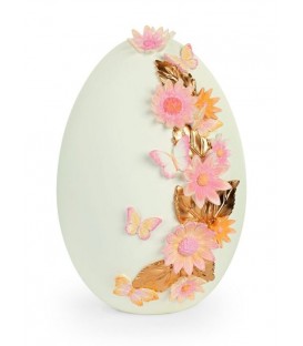 White egg with flower detail - Easter decoration