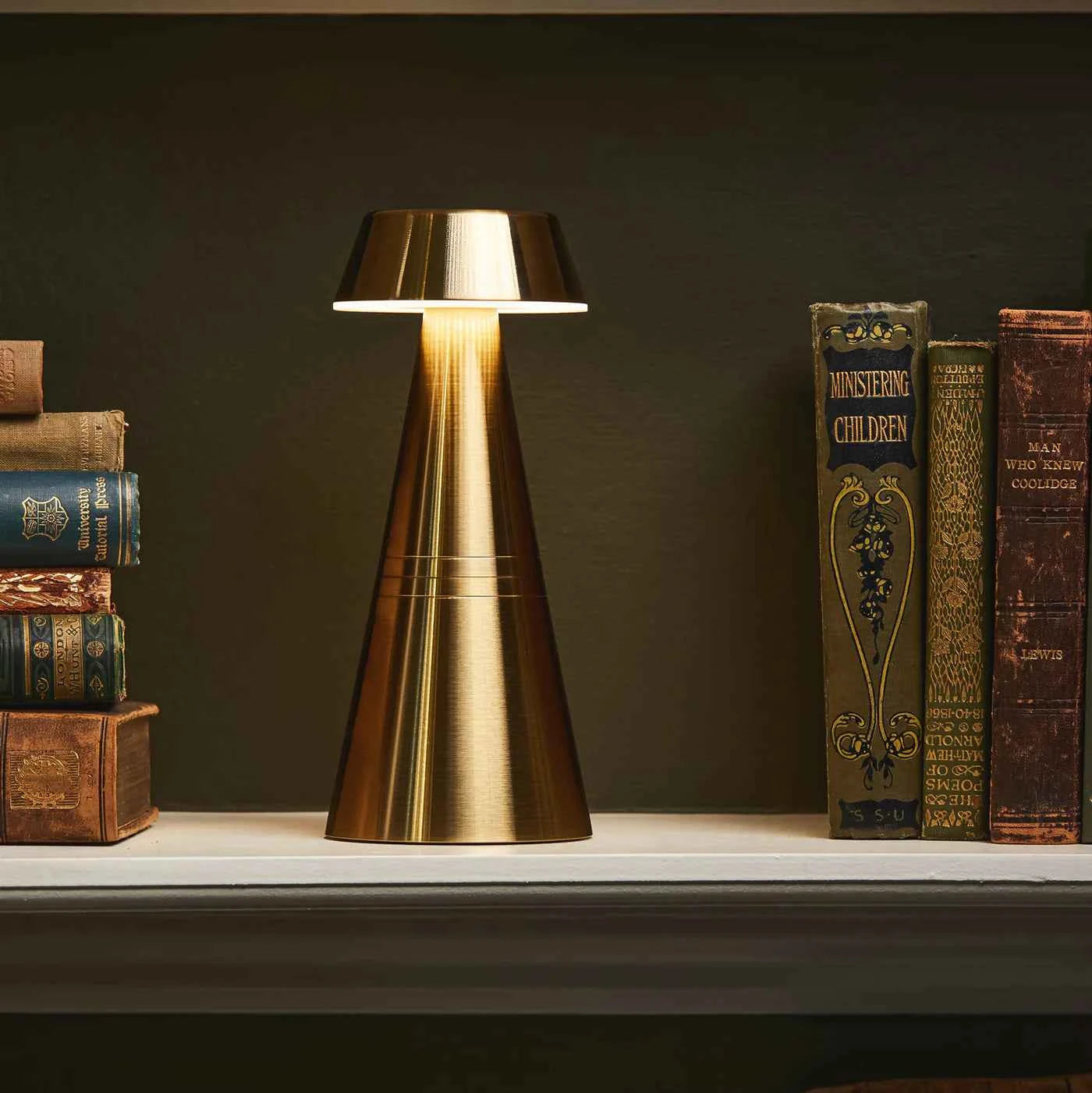 Lampe de table sans fil "Charm Empire" – Finitions métalliques & Lignes géométriques
