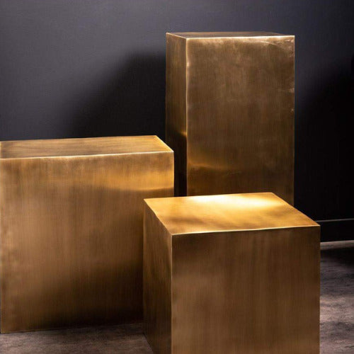 De grands cubes et rectangles pour créer des mises en scène uniques.