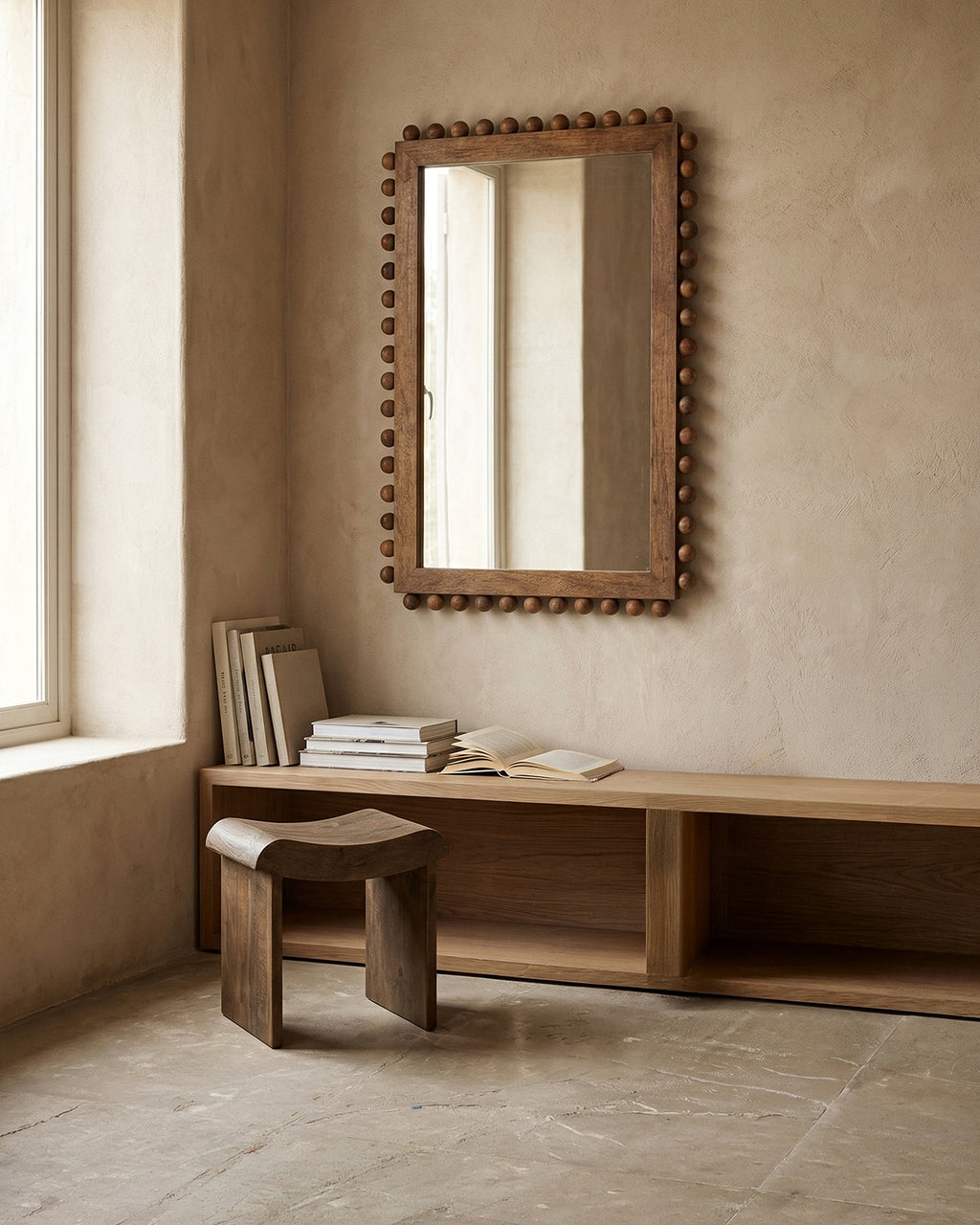 Grand miroir en bois avec perles 