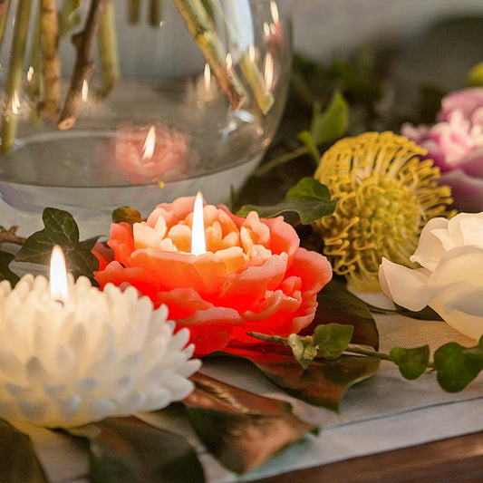 Grande bougie fleur PIVOINE - Couleur corail - Diamètre Ø13,3 cm