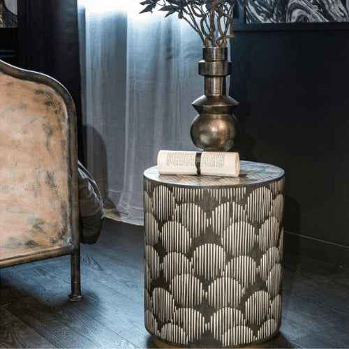 Mesa auxiliar de marquetería de hueso redondo