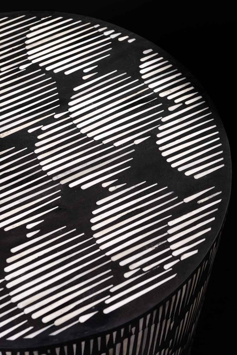 Bout de canapé rond en marqueterie d'os