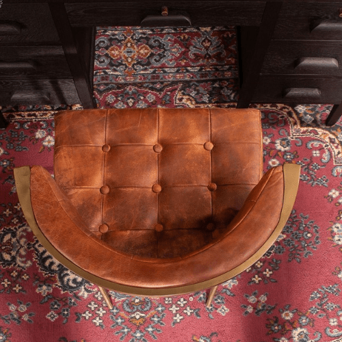 Chaise en cuir vieilli & laiton martelé – Esprit atelier élégant - vendu - Koddel.com