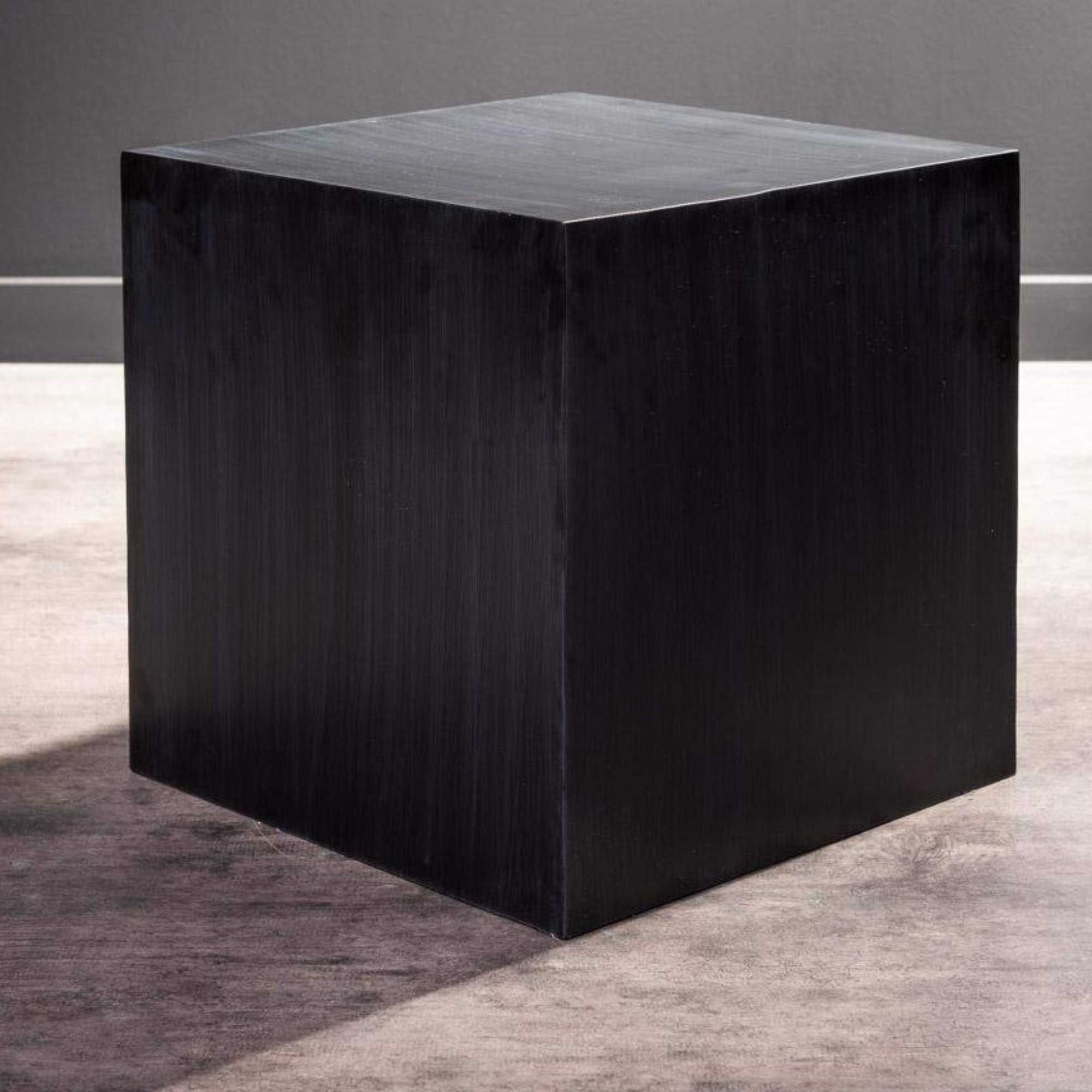 Cube de présentation noir mat - Pièce unique