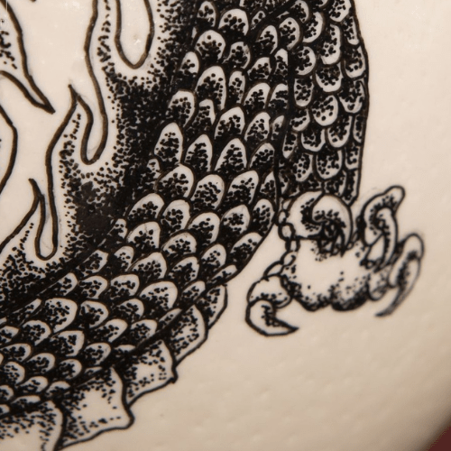 Paire de dragons - Dessin à l’encre sur œuf d’autruche - Koddel.com