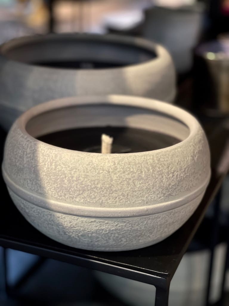 Bougie d'extérieur - Cire noir dans bol en terre cuite - Ø 24 CM - Koddel.com