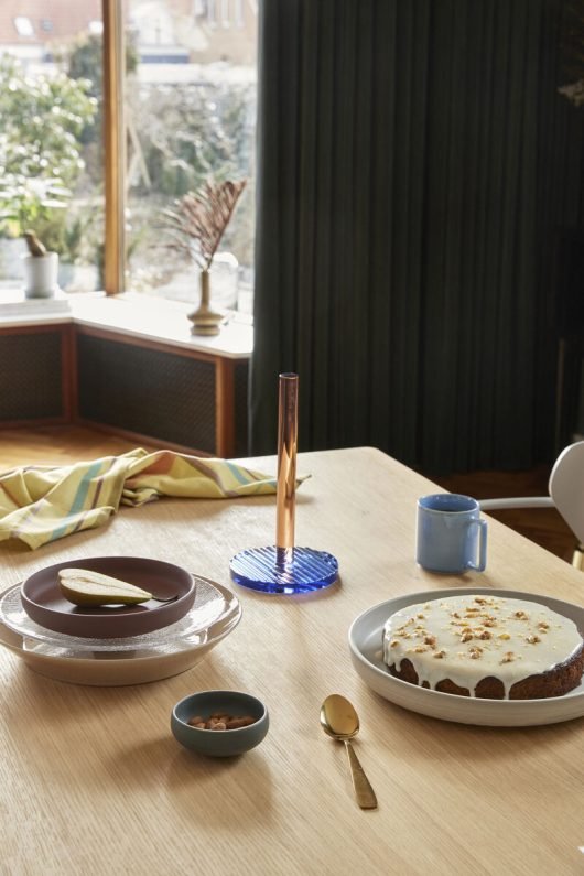 Porte - rouleau de cuisine · Bleu & Rouge Pâle - Kiosk - Koddel.com