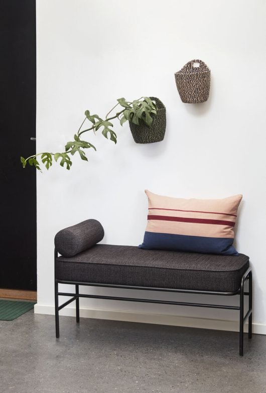 Banc en métal et tissu, design contemporain - PIPE - Koddel.com
